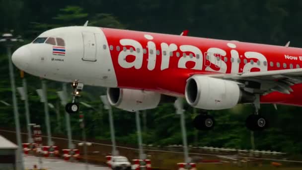 Phuket Thailand December 2016 Passenger Plane Low Cost Airline Airasia — Stockvideo