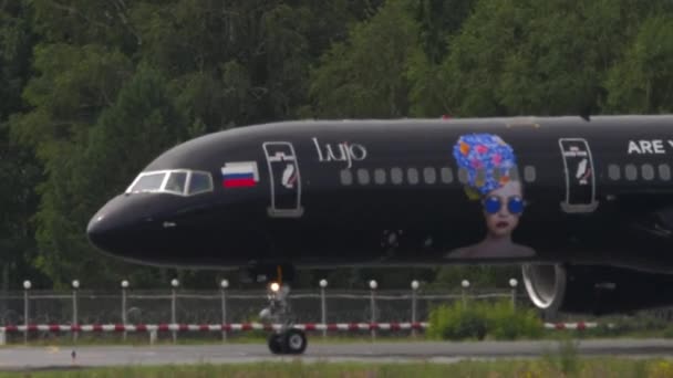Novosibirsk Russian Federation July 2022 Passenger Plane Azur Air Lujo — Stockvideo