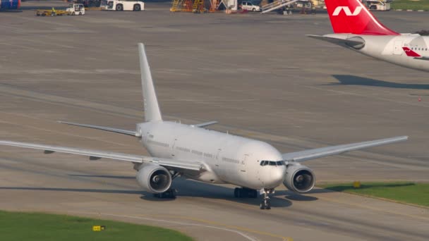 Sochi Russia August 2022 Boeing 777 Nordwind Airlines Taxiing Airfield — Video