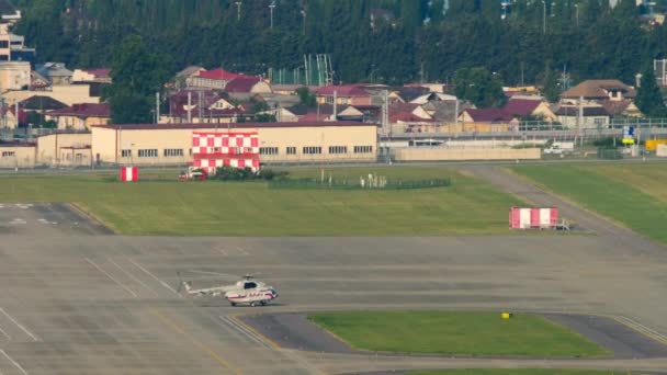 Sochi Russia August 2022 Russian Helicopter Rides Taxiway Sochi Airport — Stockvideo