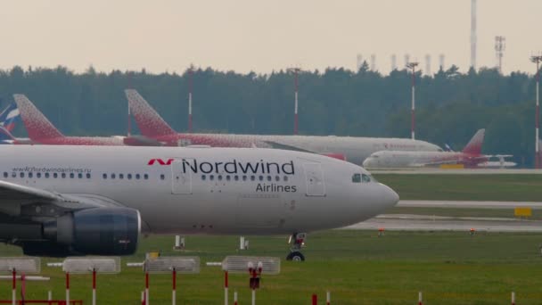 Moscow Ρωσικη Ομοσπονδια Ιουλίου 2021 Jet Plane Nordwind Airlines Taxiing — Αρχείο Βίντεο
