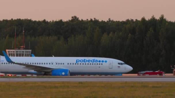 Saint Petersburg Russia July 2022 Side View Medium Shot Boeing — Stockvideo