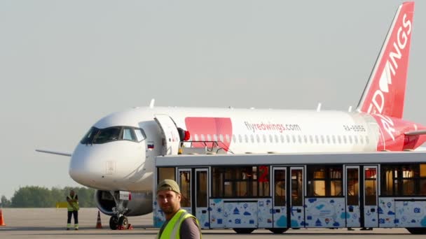 Kazan Russia August 2022 Airplane Sukhoi Superjet 100 Red Wings — Video Stock