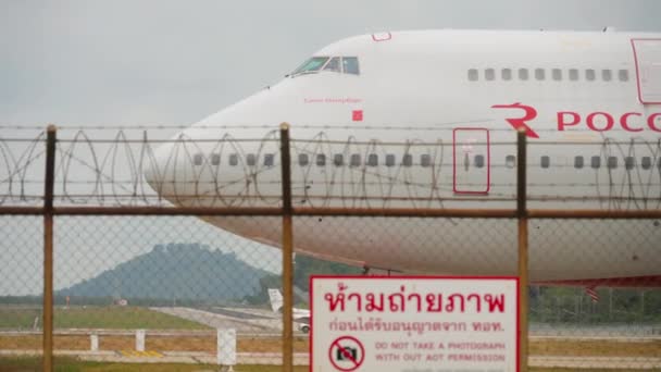 Phuket Thailand November 2017 Passenger Jet Airplane Boeing 747 Rossiya — Stockvideo