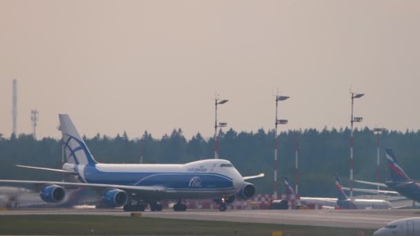 Moscow Rusia Federasi July 2021 Boeing 747 Airbridgecargo Melakukan Taxiing — Stok Video