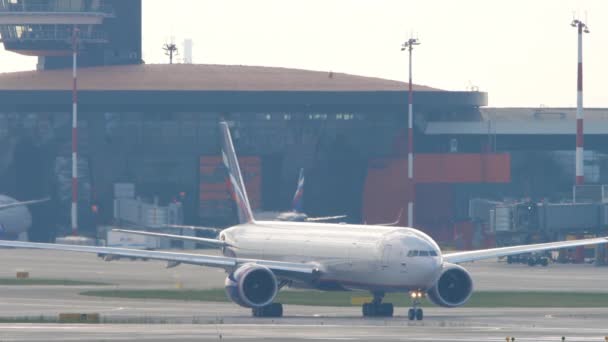 Moskova Venäjän Federaatio Heinäkuu 2021 Boeing 777 Aeroflot Rullaa Sheremetyevon — kuvapankkivideo