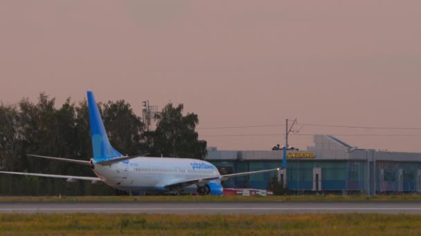 Kazan Russia August 2022 Літак Пасажир Boeing 737 Победи Аеропорту — стокове відео