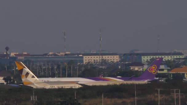 Bangkok Thailand January 2023 Airbus A350 Thai Airways Runway Suvarnabhumi — Vídeo de Stock