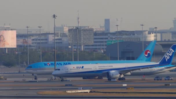 Bangkok Thailand January 2023 Boeing 787 Ana Taxiing Suvarnabhumi Airport — Stockvideo