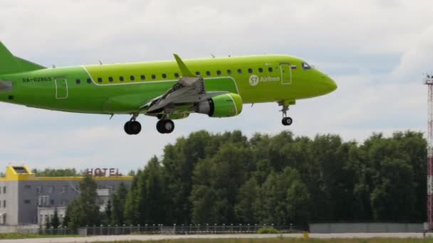 Novosibirsk Russian Federation July 2022 Embraer E170 Airlines Landing Slow — Vídeo de stock