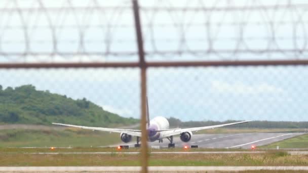 Rear View Widebody Airplane Taking Climbing Phuket Airport Tourism Travel — Stockvideo