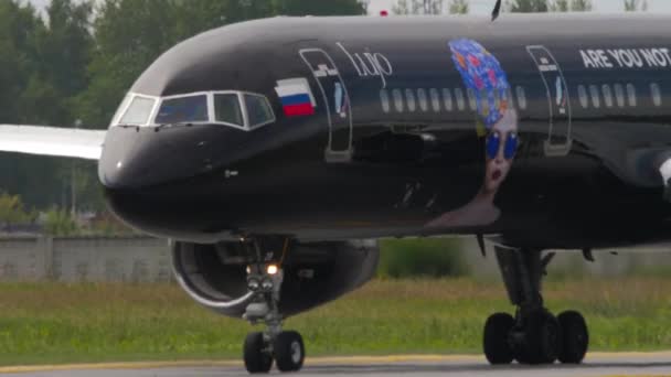 Novosibirsk Russian Federation July 2022 Plane Azur Air Lujo Art — Vídeos de Stock