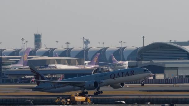 Bangkok Thailand January 2023 Passenger Airplane Boeing 777 Qatar Livery — Stockvideo