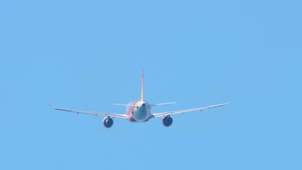 Passenger Unrecognizable Airliner Flies Away Rear View Aircraft Climb Departure — 비디오