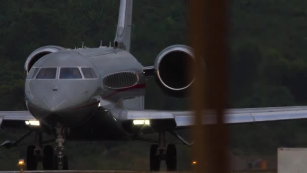 Private Business Jet Taxiing Airfield Airplane Silhouette Taxiway — Video