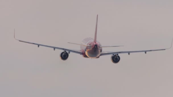 Utas Felismerhetetlen Repülőgép Felszáll Visszapillantás Repülő Mászás Indulási Repülés — Stock videók