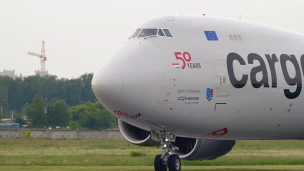 Novosibirsk Russian Federation June 2020 Close Boeing 747 Cargolux Taxiing — 图库视频影像