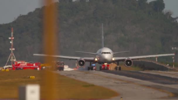 Phuket Thailand February 2023 Airplane Azur Air Boeing 767 Refusing — Video Stock