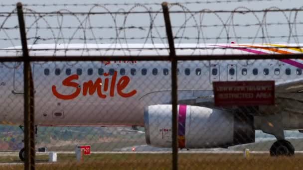 Phuket Thailand January 2023 Airbus A320 Txg Thai Smile Taxiing — Stock Video