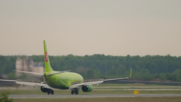 Novosibirsk Russian Federation June 2020 Commercial Aircraft Boeing 737 Airlines — Stock video