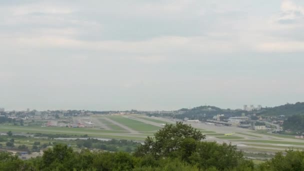Panoramic View Airfield Traffic Time Lapse Planes Landing Taking Airport — Wideo stockowe