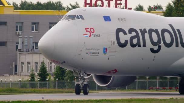 Novosibirsk Russische Föderation Juni 2020 Verkehrsflugzeug Boeing 747 Von Cargolux — Stockvideo