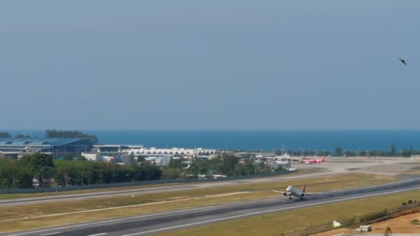 Phuket Tajlandia Luty 2023 Dalekie Ujęcie Samolotu Pasażerskiego Air Astana — Wideo stockowe