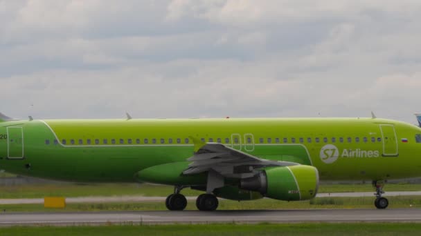Novosibirsk Ρωσία Ιουλίου 2022 Airbus A320 73420 Airlines Taxiing Tolmachevo — Αρχείο Βίντεο
