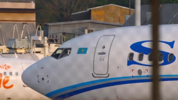 Phuket Thailand January 2023 Boeing 737 Scat Airlines Taxiing Phuket — Stockvideo