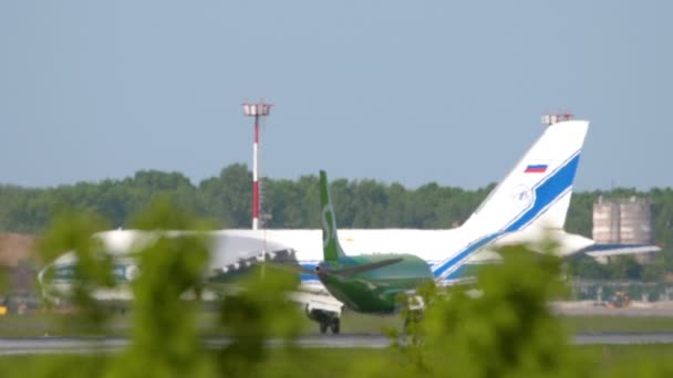 Novosibirsk Russian Federation June 2022 Airbus A320 Авіакомпанії Airlines Прибуває — стокове відео