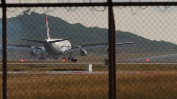 Phuket Thailand January 2023 Slow Motion Airplane Edelweiss Braking Landing — Video Stock