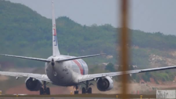 Phuket Thailand January 2023 Boeing 737 Malaysia Airlines Acceleration Takeoff — стоковое видео