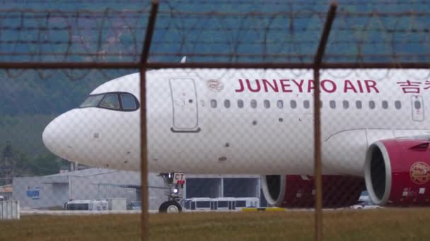 Phuket Thailand Januari 2023 Flygplan Airbus A320 Från Juneyao Airlines — Stockvideo