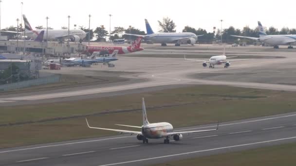 Phuket Thailand February 2023 Long Shot Jet Plane Boeing 737 — Video
