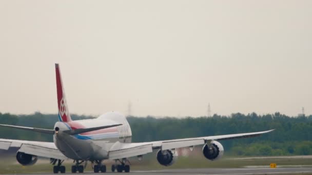 Novosibirsk Federação Russa Junho 2020 Boeing 747 Partida Cargolux Aeroporto — Vídeo de Stock