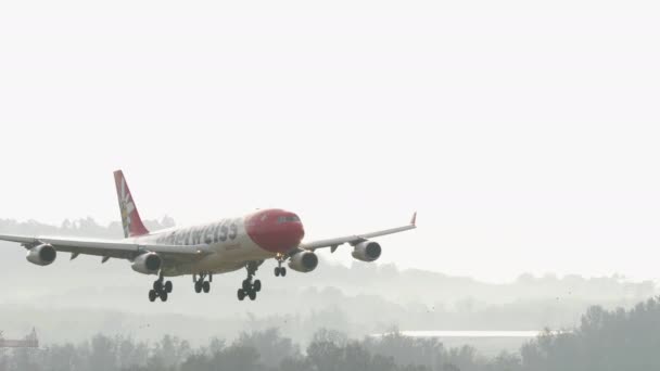 Phuket Tailandia Febrero 2023 Aviones Comerciales Airbus A340 Edelweiss Air — Vídeos de Stock