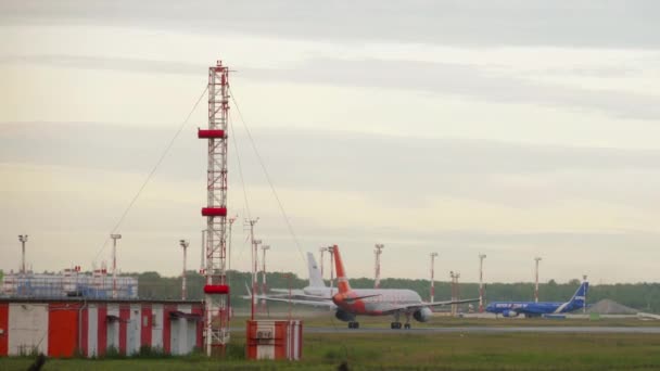 Novosibirsk Orosz Federáció 2022 Július Boeing 757 Aviastar Felszállása Tolmachevo — Stock videók