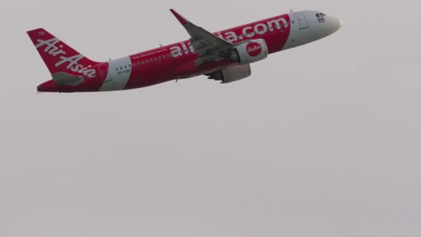 Phuket Tailandia Febrero 2023 Avión Comercial Airbus A320 Airasia Despegando — Vídeos de Stock