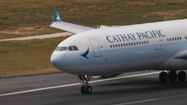 Phuket Thailand February 2023 Airbus A330 Cathay Pacific Pojíždění Brzdění — Stock video