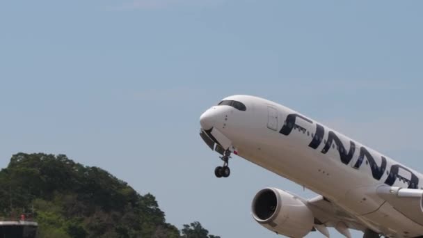 Phuket Thailand Fevereiro 2023 Avião Comercial Airbus A350 Finnair Decola — Vídeo de Stock