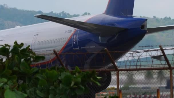 Phuket Thailand Června 2023 Letoun Boeing 777 Aeroflotu Pojezdové Dráze — Stock video