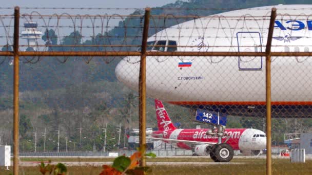 Phuket Thailand Januari 2023 Bredkroppsplan Boeing 777 Aeroflot Taxibanan Eller — Stockvideo