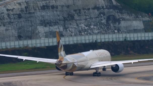 Phuket Thailand January 2023 Middle Shot Side View Boeing 787 — Stock Video
