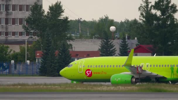 Novosibirsk Russian Federation June 2020 Tolmachevo 공항에서 항공의 737 비행기는 — 비디오