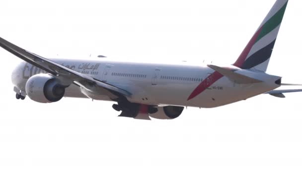Phuket Thailand Şubat 2023 Boeing 777 Ene Emirates Phuket Havaalanından — Stok video