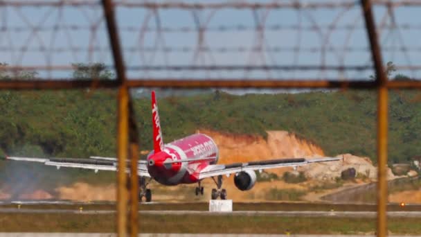 Phuket Tajlandia Luty 2023 Samolot Airbus A320 Lądujący Hamujący Lotnisku — Wideo stockowe