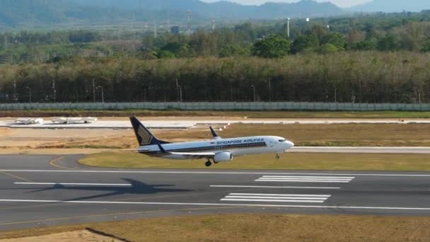 Phuket Thailand February 2023 Boeing 737 Singapore Airlines Landing Phuket — Stock Video