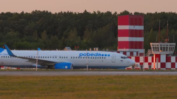 Kazan Russia August 2022 Side View Passenger Plane Boeing 737 — Stock Video