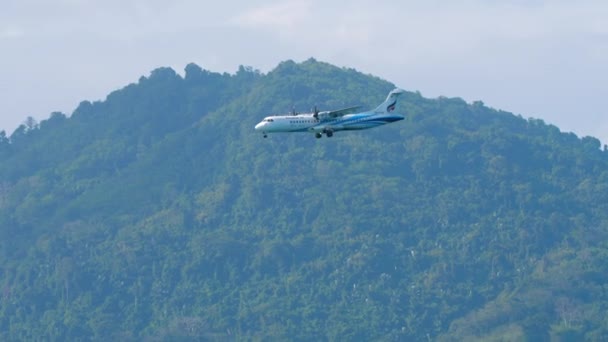 Phuket Thailand Ruari 2023 Bangkok Airways Turbopropflygplan Landning Långskott Fotografier — Stockvideo
