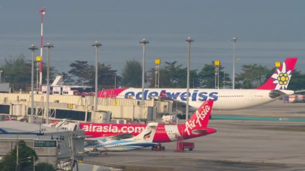 Phuket Tailandia Febrero 2023 Airbus A340 Jmd Edelweiss Air Taxiing — Vídeos de Stock